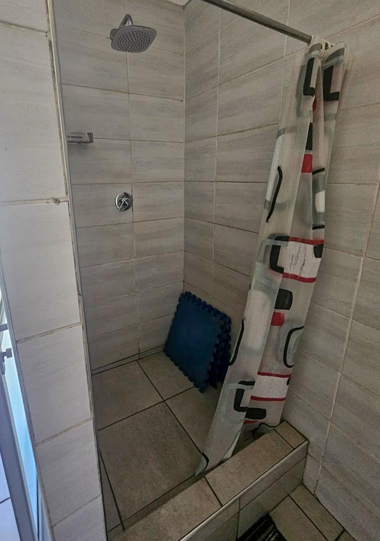 6 Bedroom Property for Sale in Oranjeville Free State